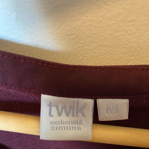 Burgundy elephant-print blouse! Size S, brand is Twik (Simons) - Picture 4 of 5